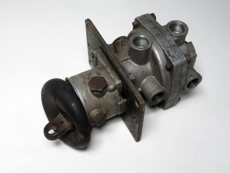 Кран тормозной двухсекционный паз 4234