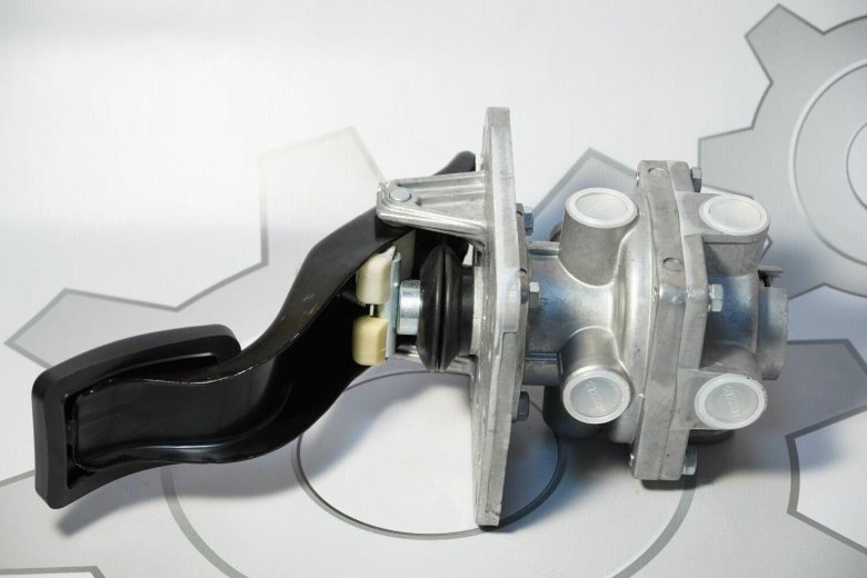 100-3514108 Кран тормозной