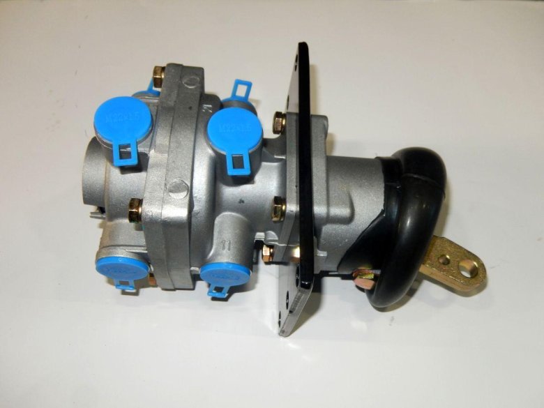 Кран главный тормозной КАМАЗ 100-3514008