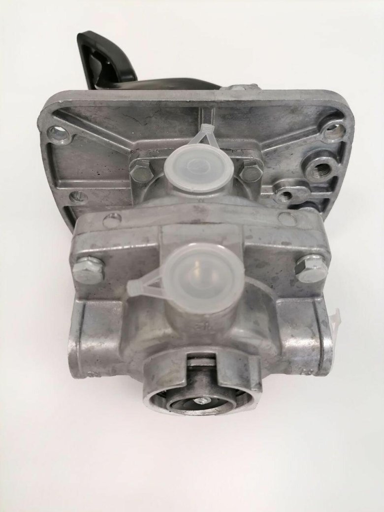 100-3514108 Кран тормозной