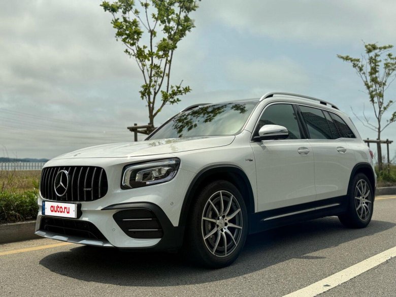 Белый мерседес бенц