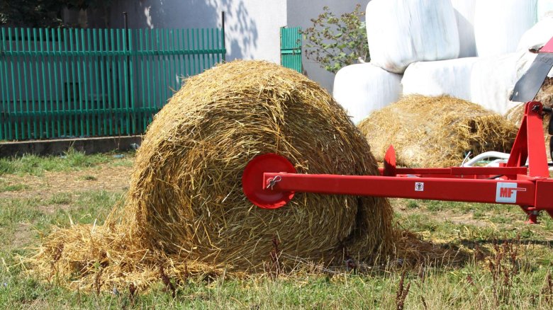 Размотчик рулонов сена рр-1