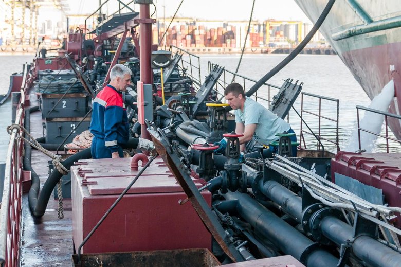 Трубопроводчик судовой