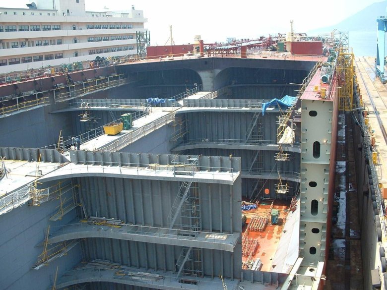 Трюм танкера