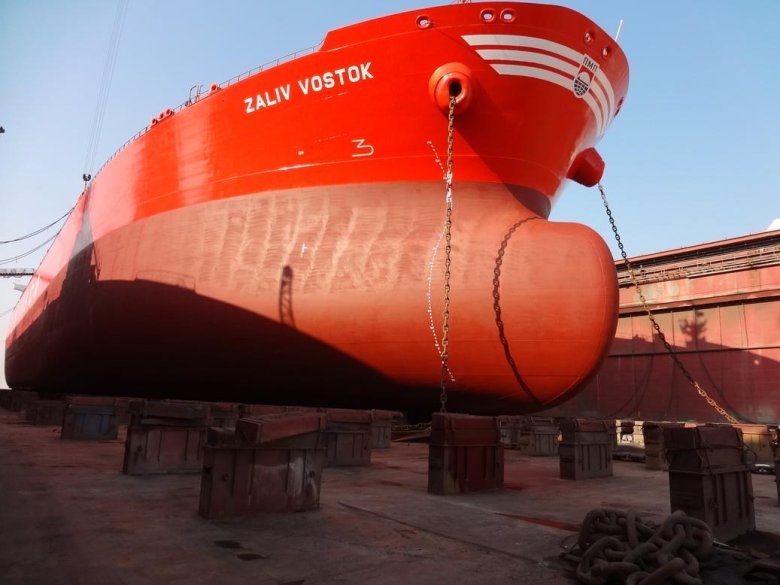 Судно в Сухом доке