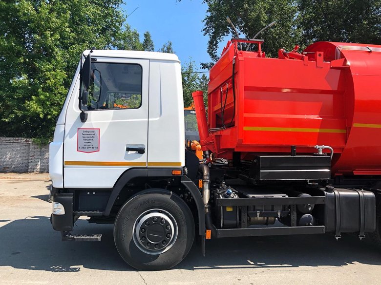 Мусоровоз с боковой загрузкой