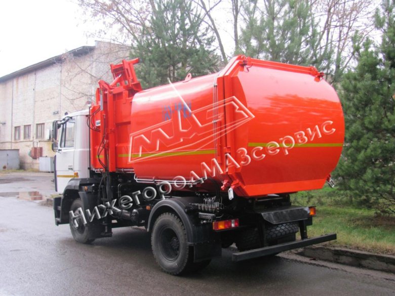 Мусоровоз с боковой загрузкой