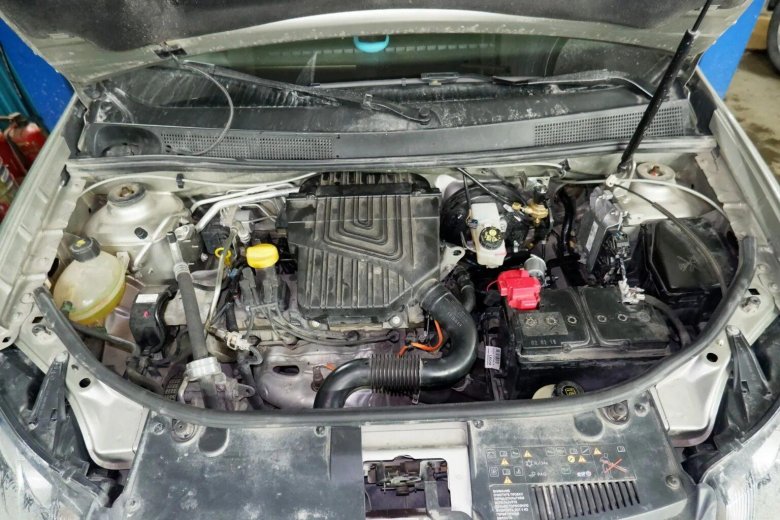 Подкапотное пространство рено логан