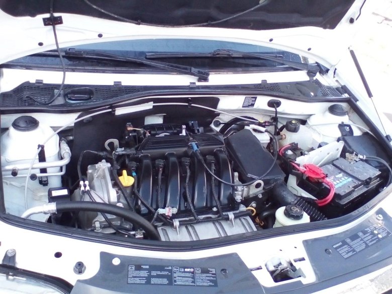 Подкапотка Рено Логан 1.4