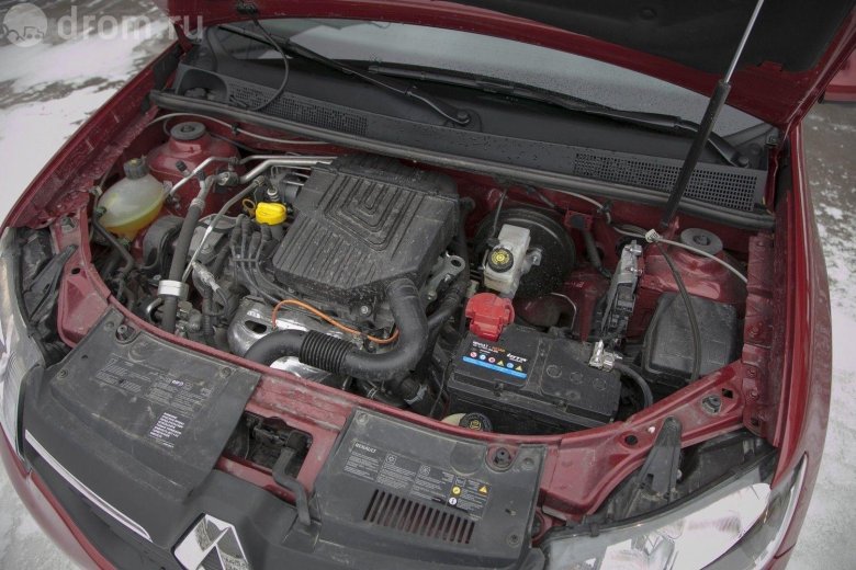 Renault Sandero 1 под капотом