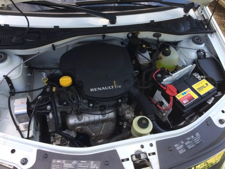 Моторный отсек Рено Логан 1.6