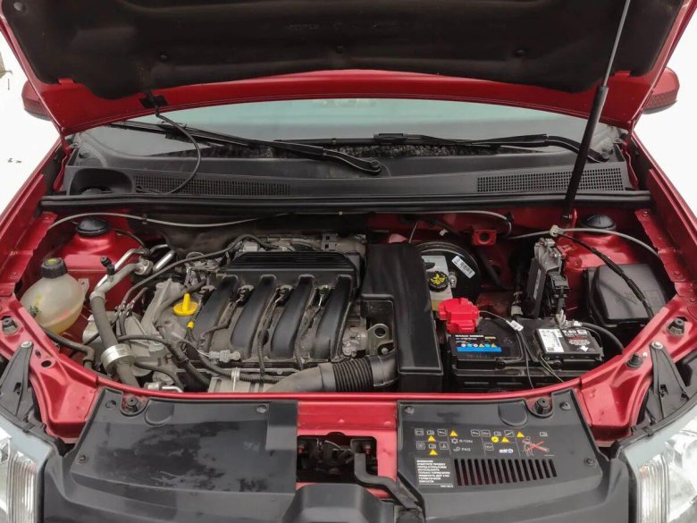 Renault Sandero Stepway подкапотка