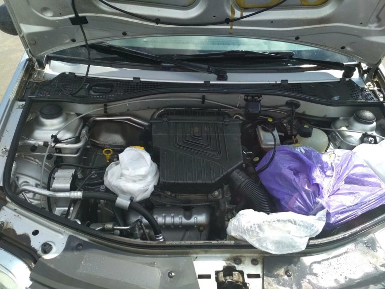 Подкапотка Рено Логан 2