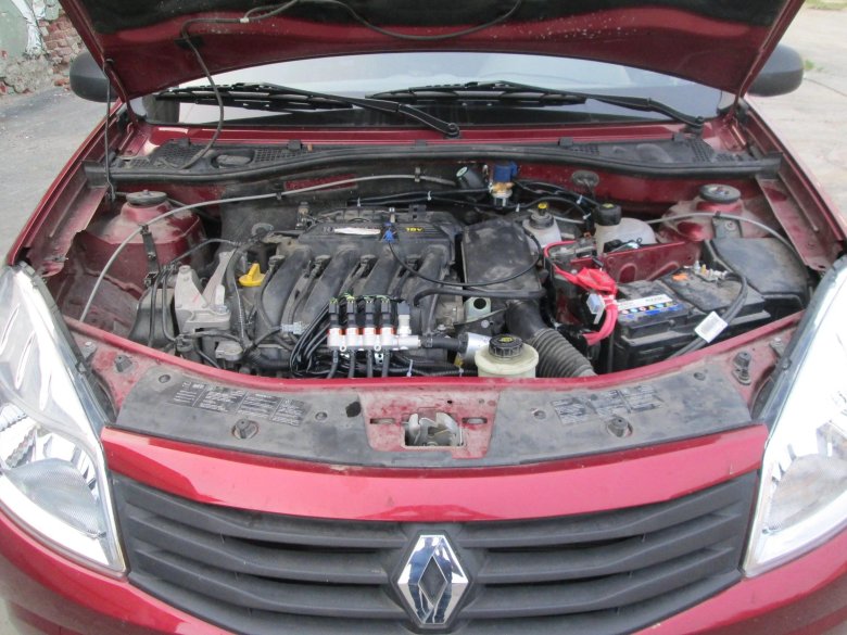 Рено Логан 2011 подкапотка