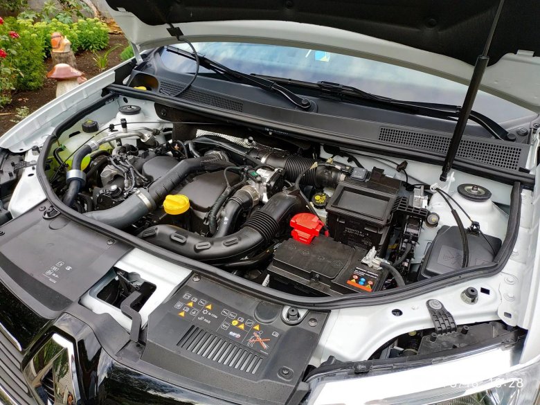 Подкапотка Логан 2