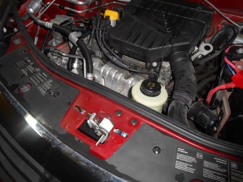 Рено Сандеро степвей под капотом