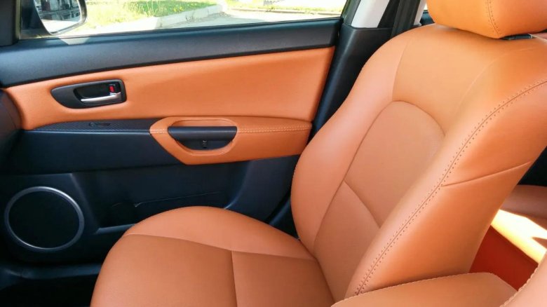 Кожаный салон Мазда 3