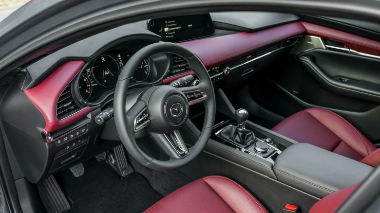 Мазда 3 2019 салон