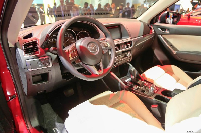 Мазда cx7 красный салон