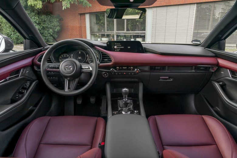 Mazda 3 2019 салон
