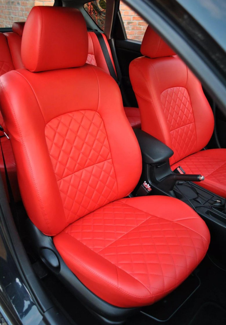 Мазда 3 с красным салоном