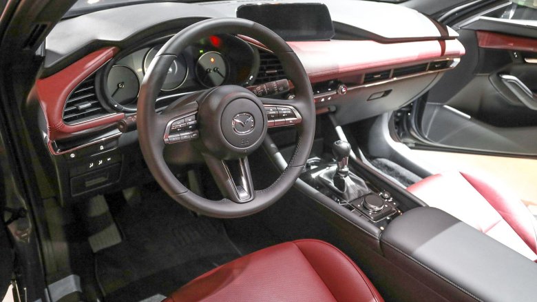 Мазда 3 хэтчбек салон 2020