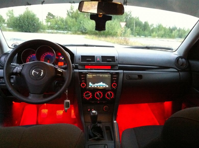 Мазда 3 БК хэтчбек салон