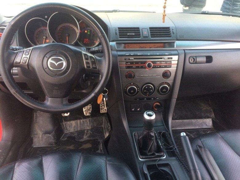 Мазда 3 2007 года салон