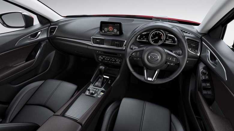 Мазда 3 2018 седан салон