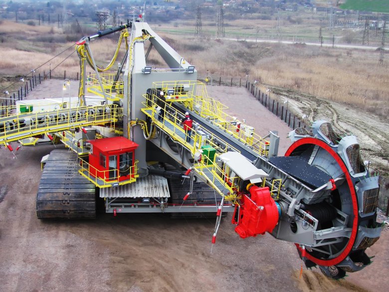 Роторный траншейный экскаватор