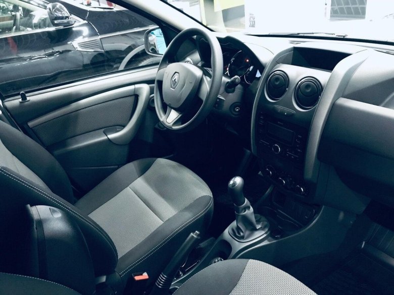 Рено Дастер 1 Рестайлинг салон