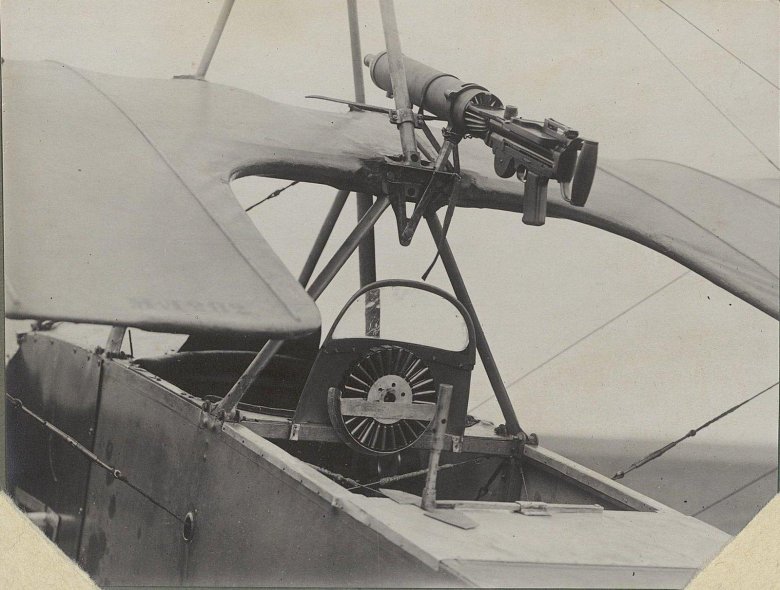 Льюис авиационный пулемет