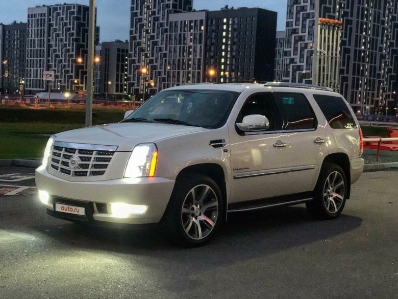 Кадиллак Эскалейд белый