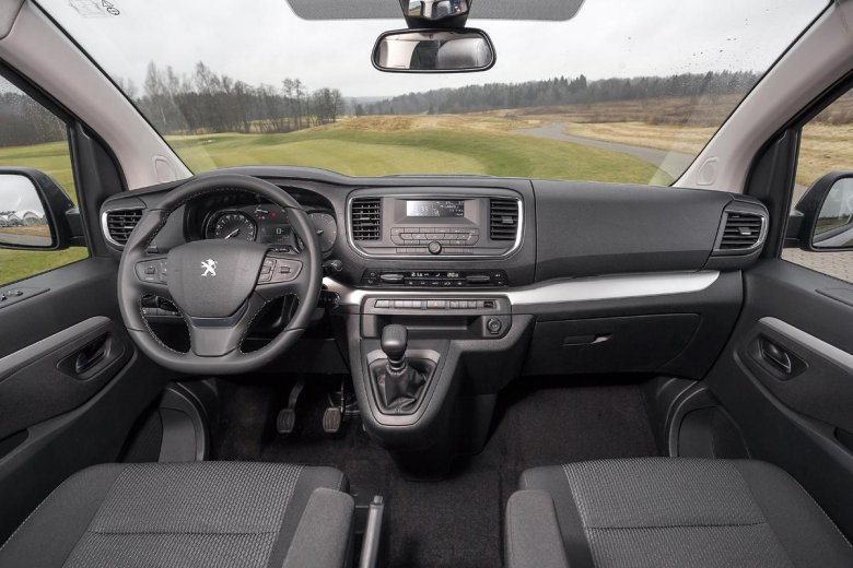 Пежо минивэн Тревелер 2018