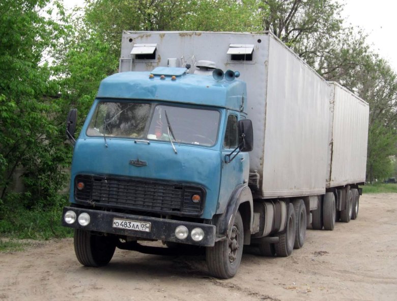 МАЗ 500 тягач с полуприцепом рефрижератор