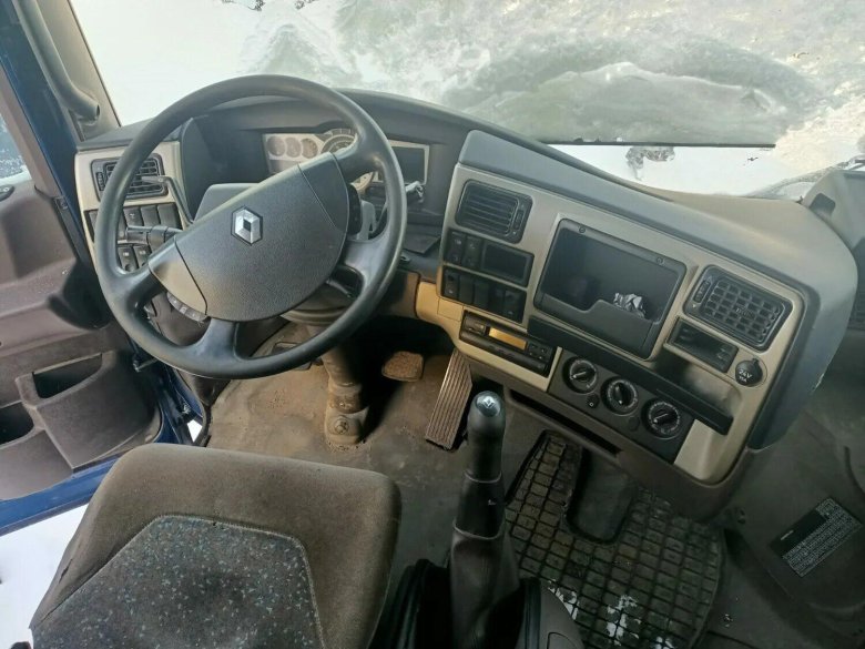 Рено Магнум кабина