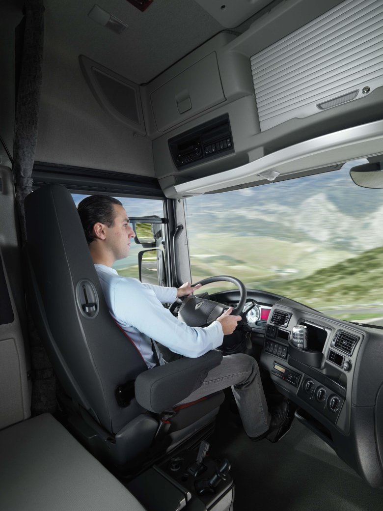 Рено Магнум салон кабины