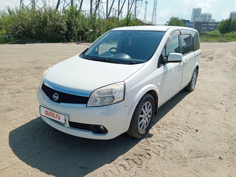 Белый минивэн
