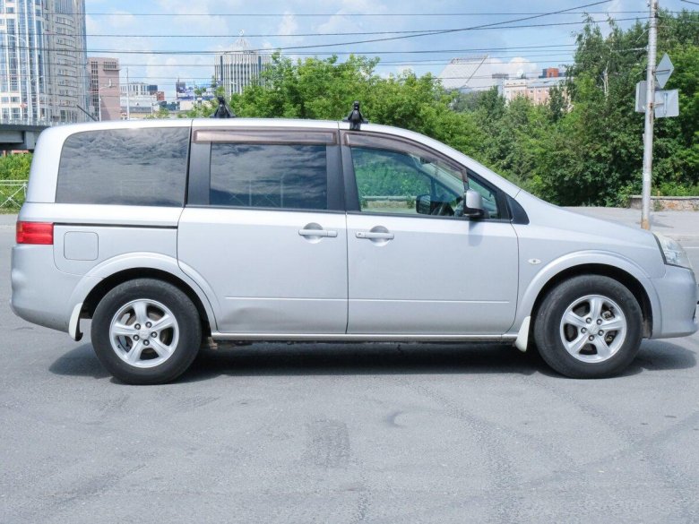 Ниссан лафеста 2005