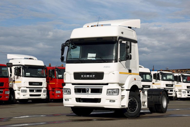 Седельный тягач камаз 5490 белый