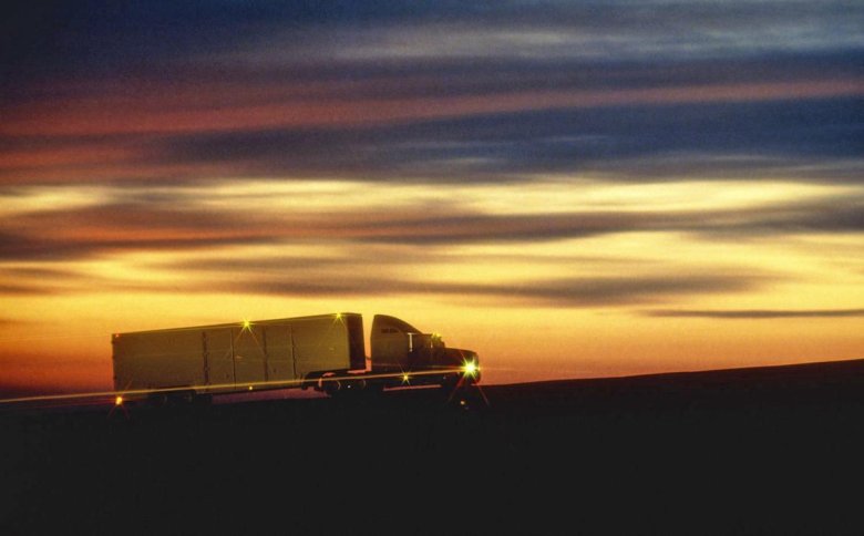 Фура на закате