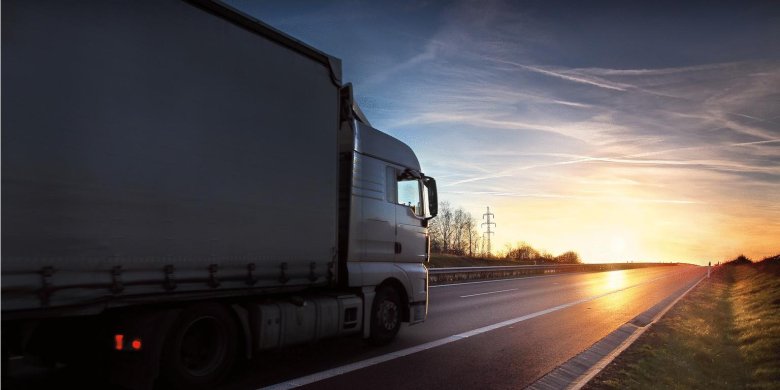 Фура на дороге