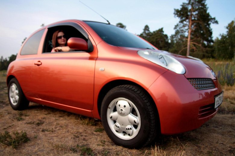 Nissan March 2002 розовый