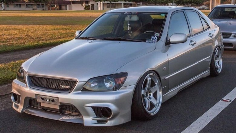 Lexus is 300 и toyota altezza