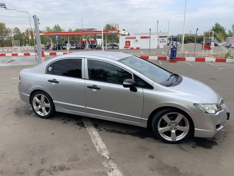 Honda Civic 8 на дисках