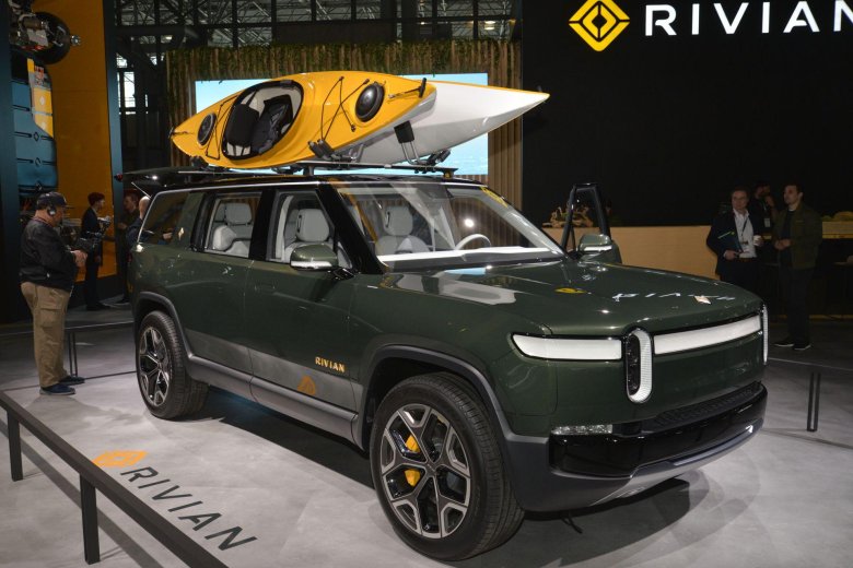 Rivian r1s Sema show