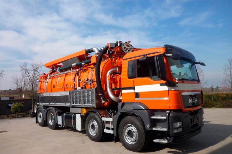 Комбинированная каналопромывочная машина