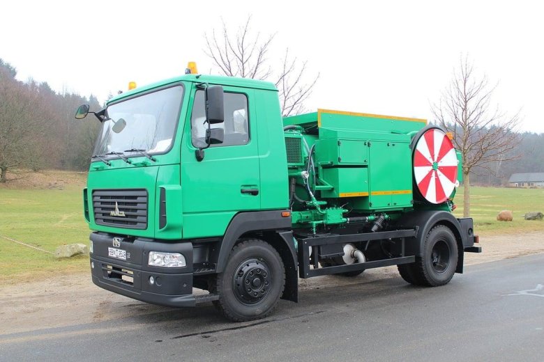 МАЗ 500 каналопромывочная машина