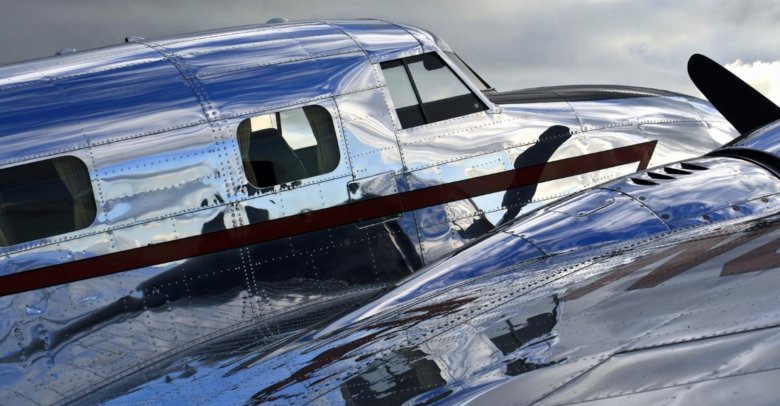 Хромированный самолет