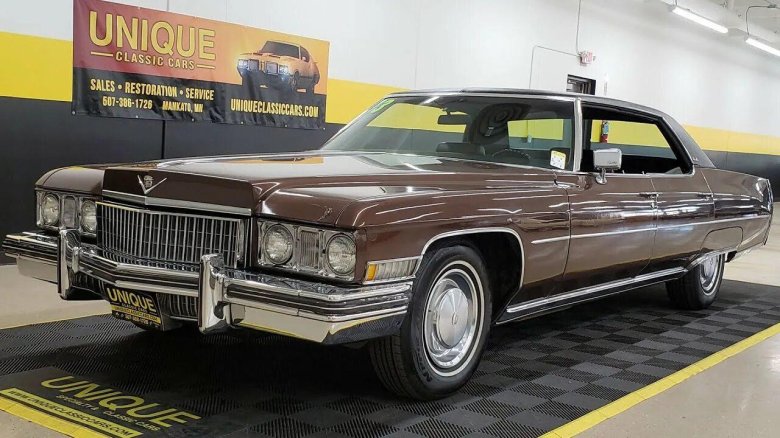 Cadillac fleetwood brougham 1974